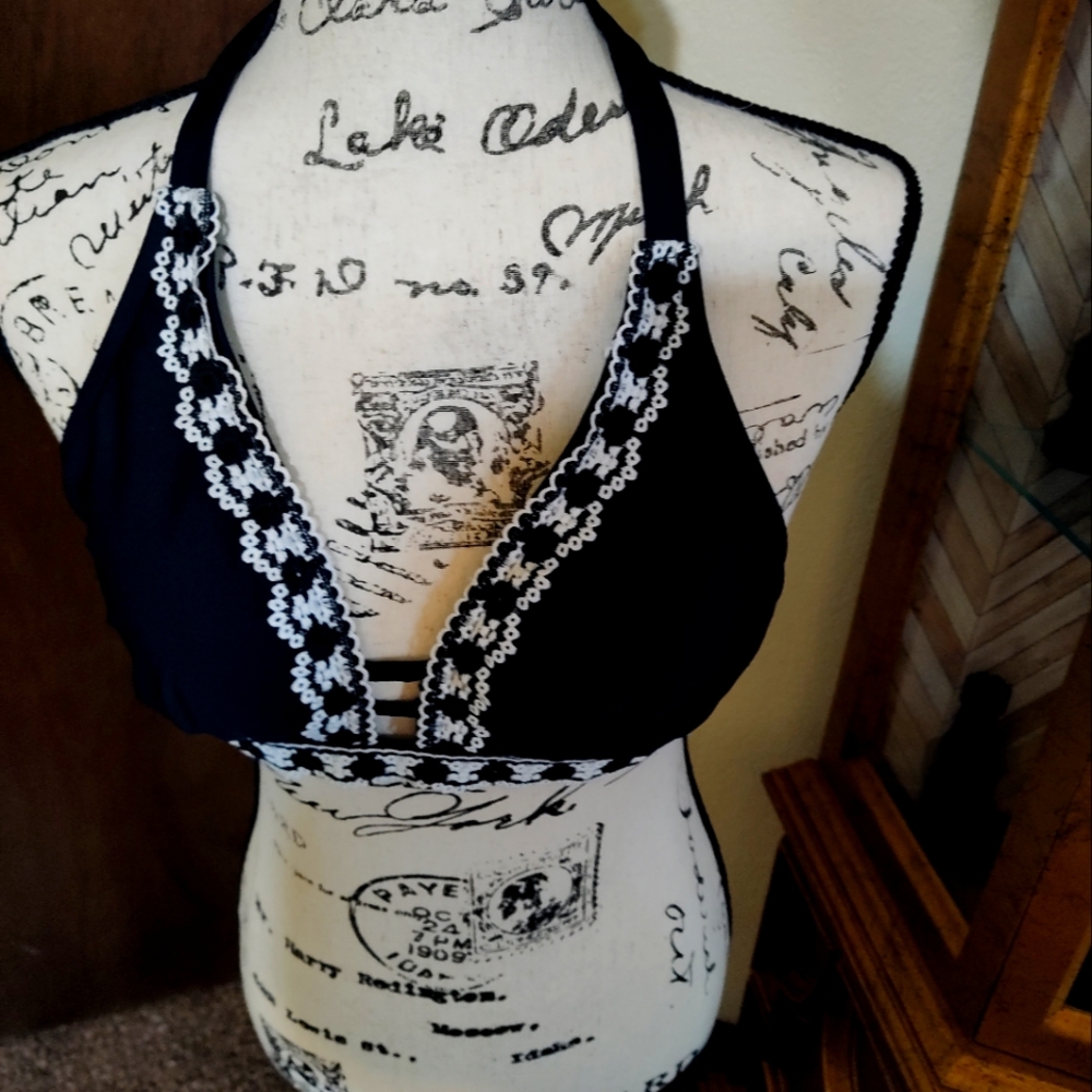 Medium Black/White Kona Sol bikini top